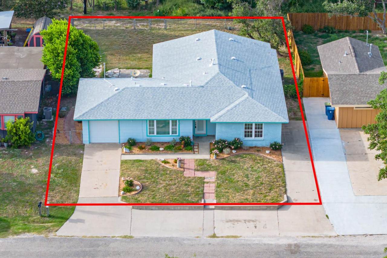 1904 Cochran Ln - Photo 1