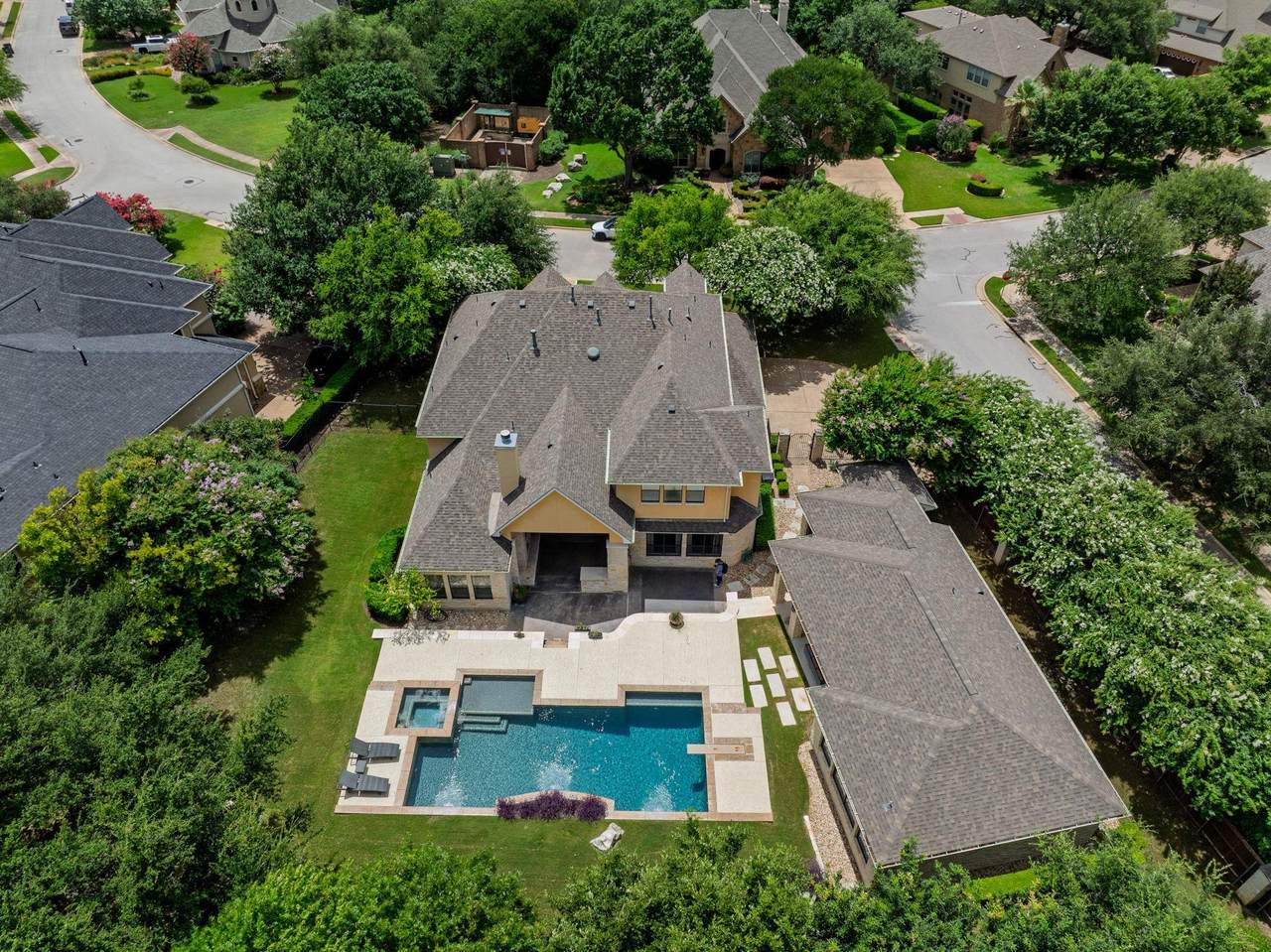 1005 Lakewood Hills Ter - Photo 1