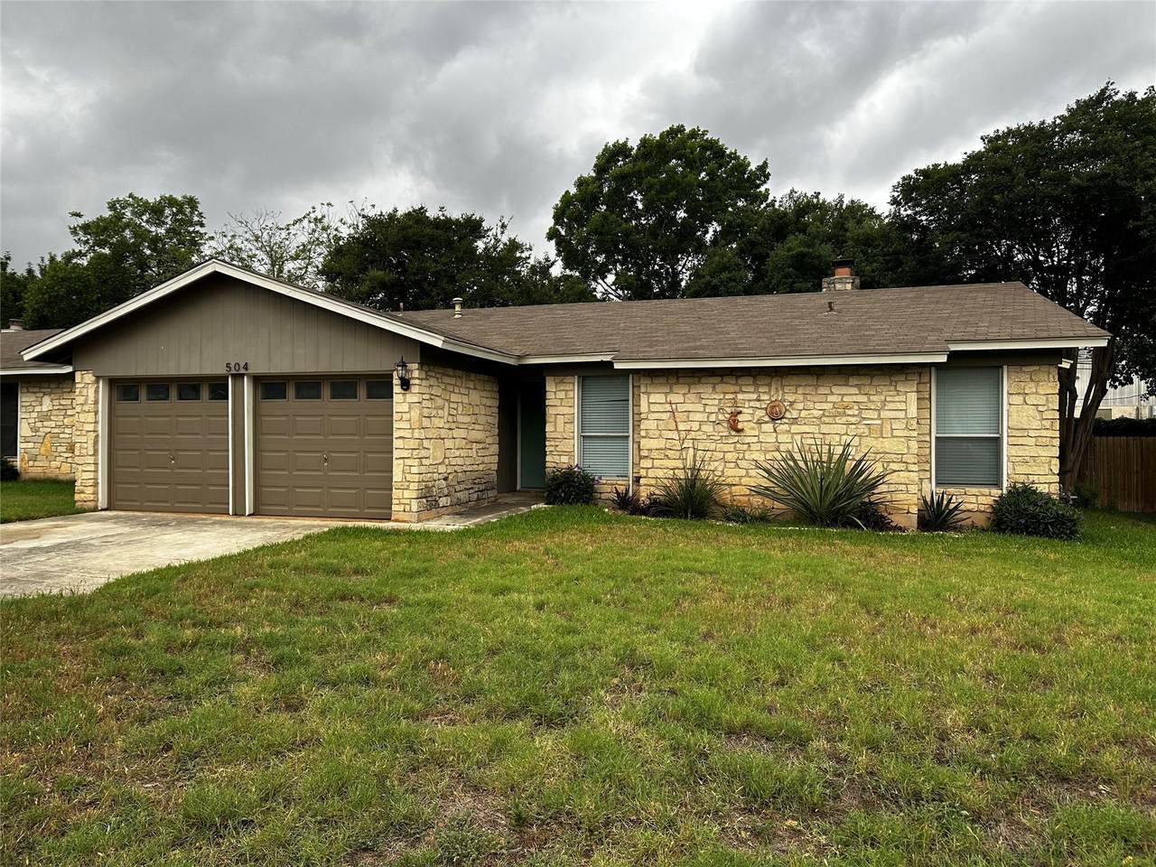 504 Suzzane Rd - Photo 1