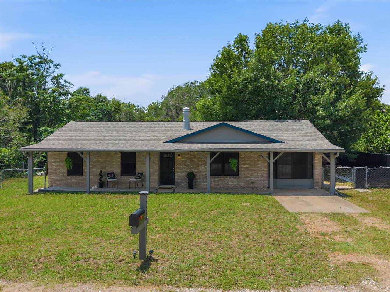 1037 Wilkes Cir - Photo 1