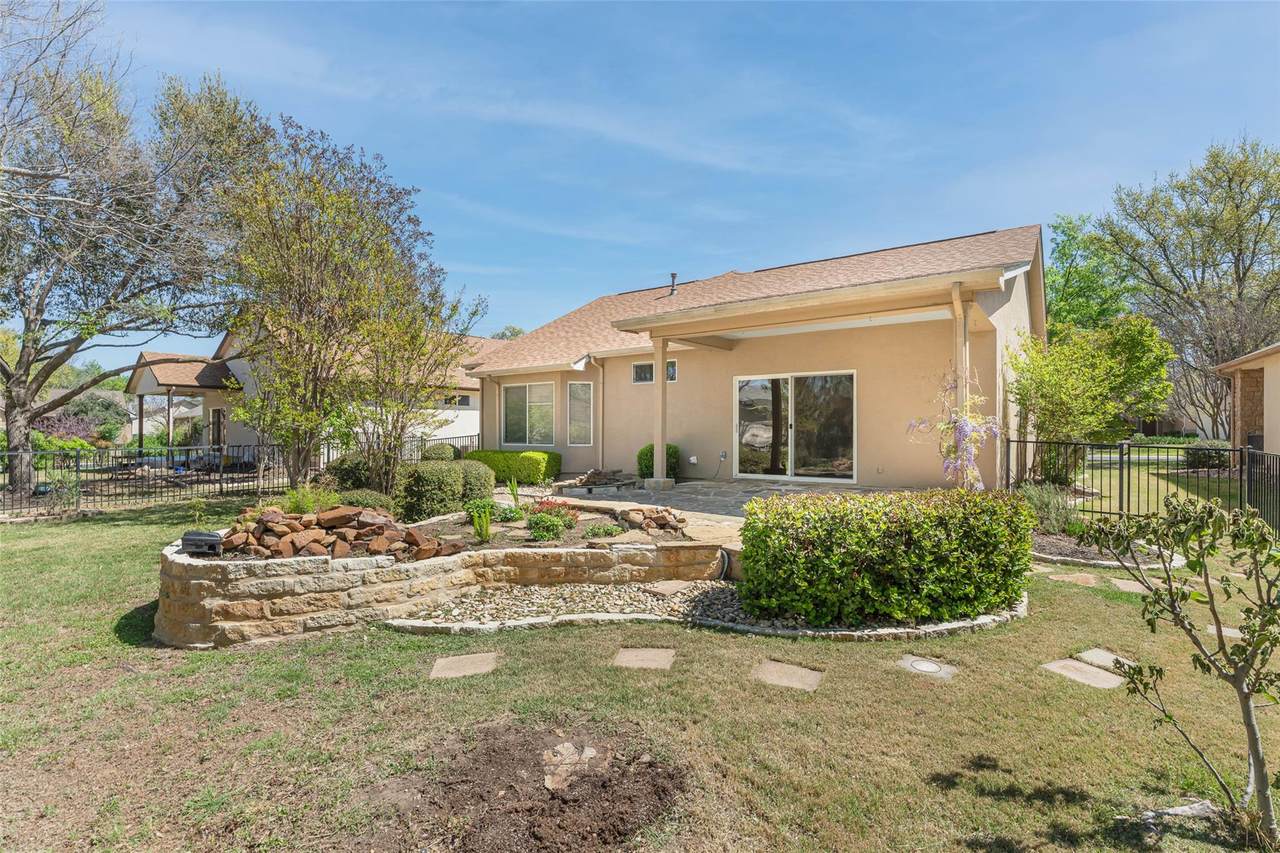 516 Texas Dr - Photo 1