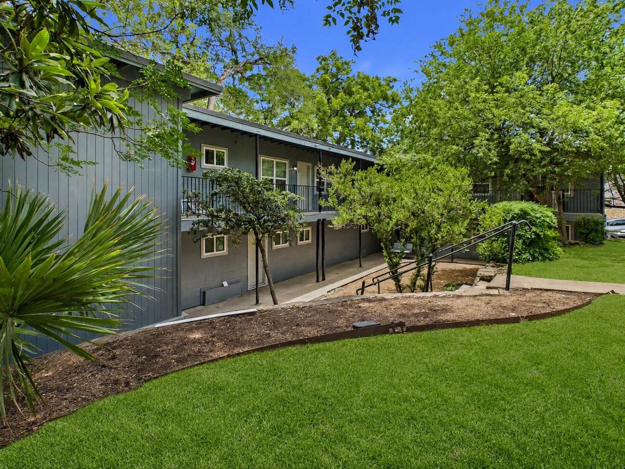 3008 Cedar St - Photo 1