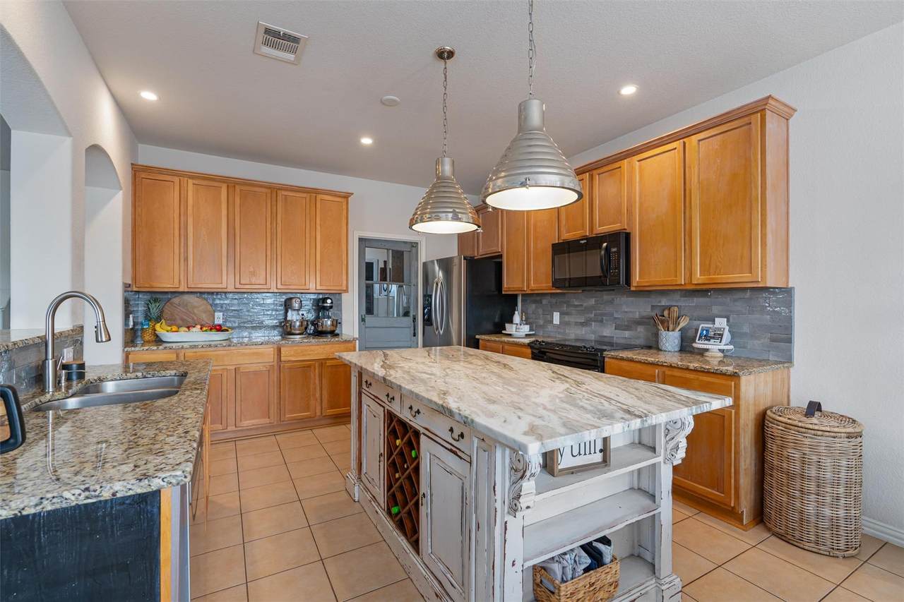 201 Prospector Ln - Photo 1