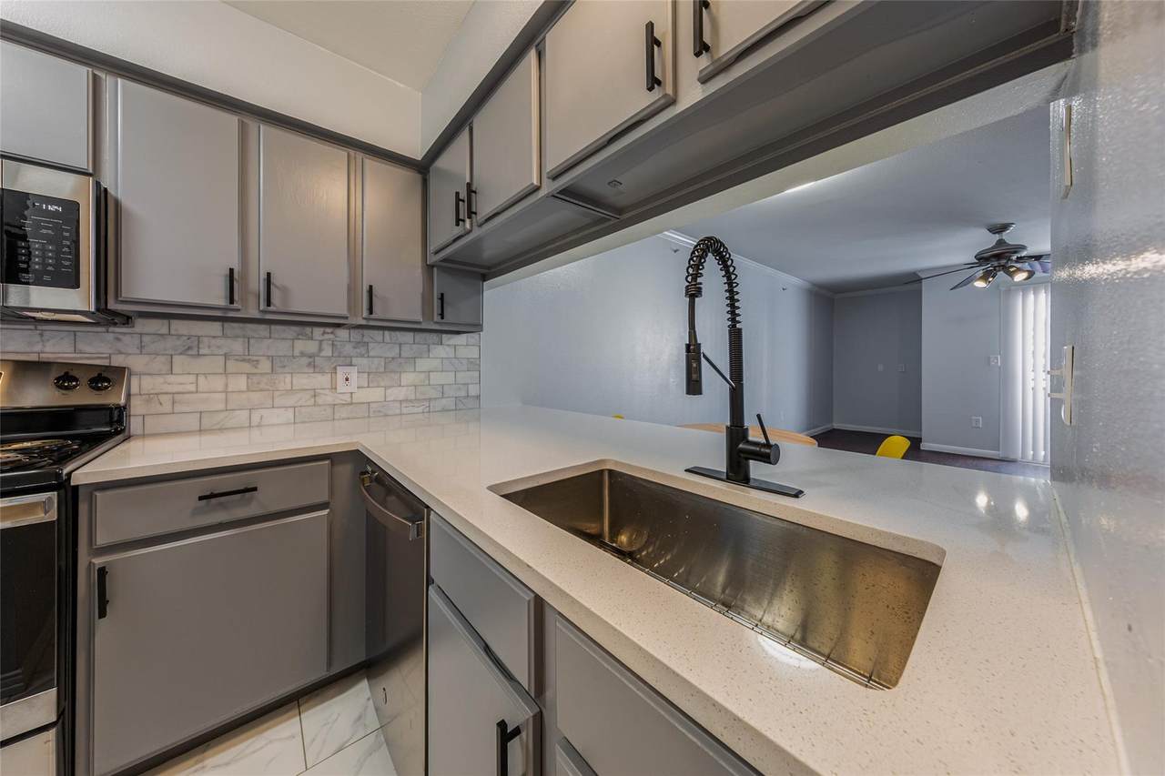 501 26th St - Photo 1