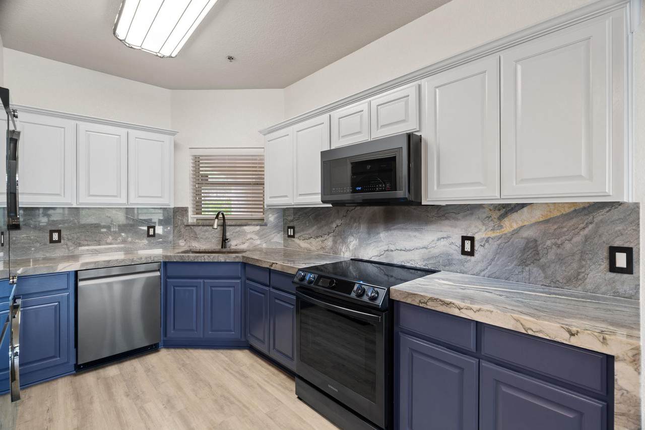 20 Tapatio Springs Dr - Photo 1