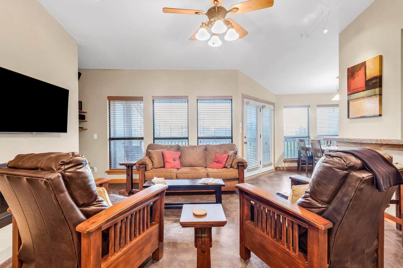 1406 Windsor Rd - Photo 1