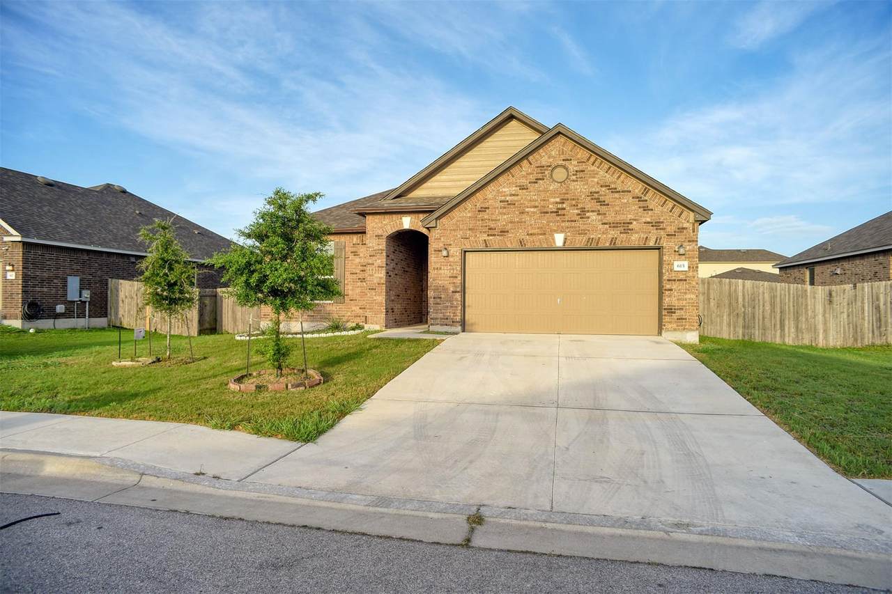615 Dogwood St - Photo 1