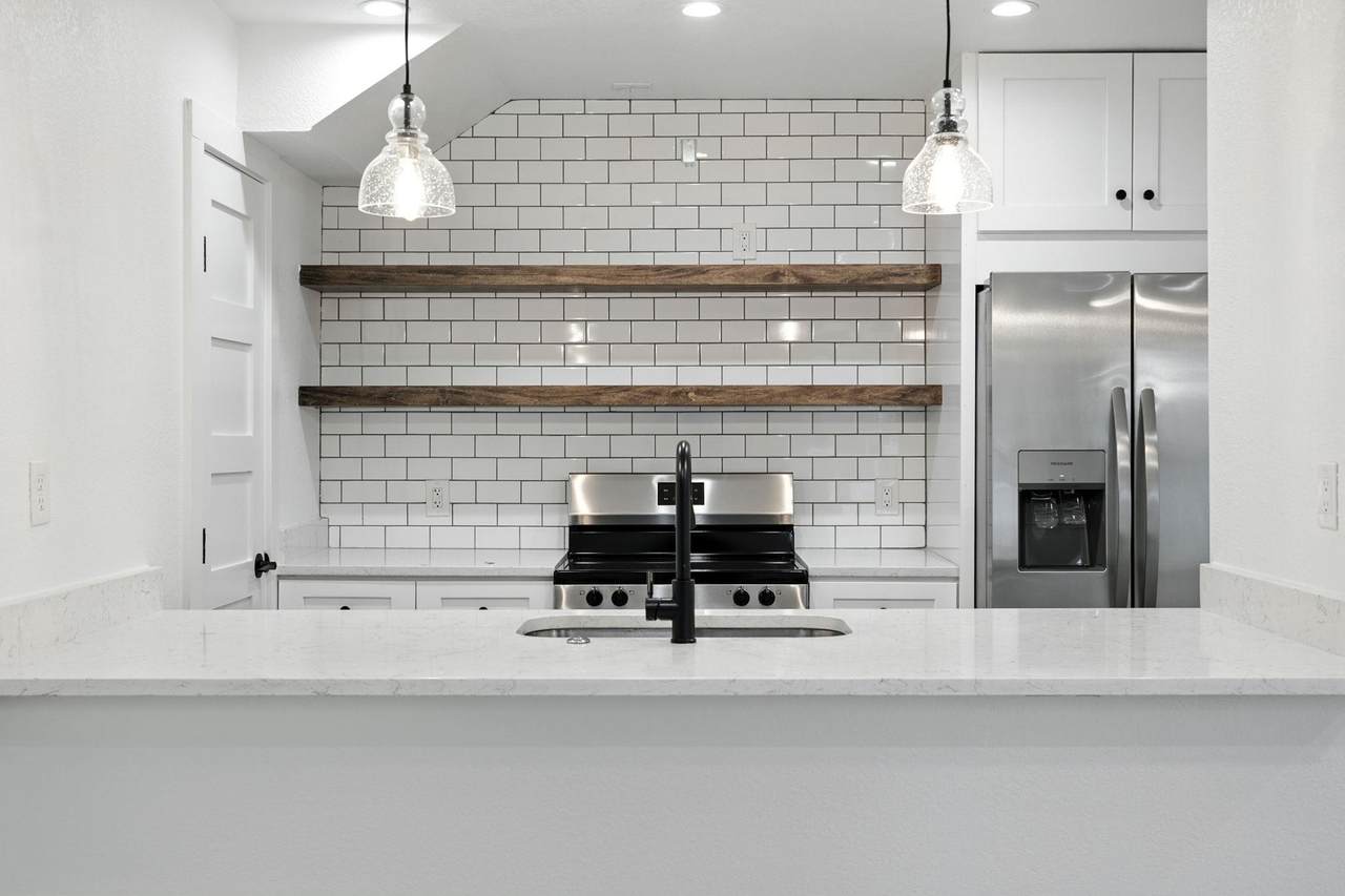 2124 Burton Dr - Photo 1