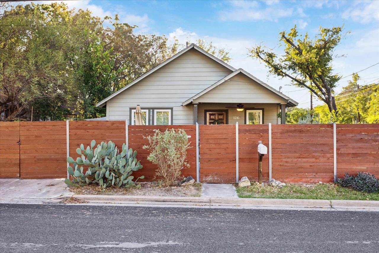 1210 Coleto St - Photo 1