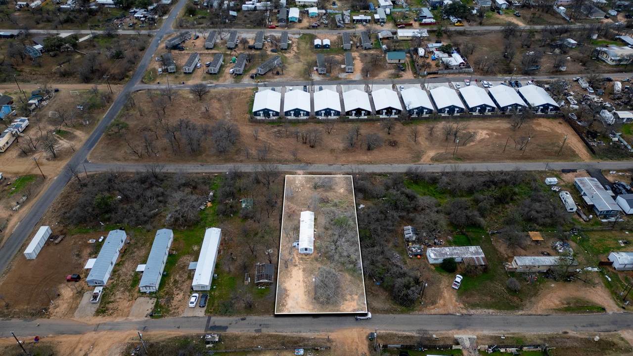 919 Austin St - Photo 1