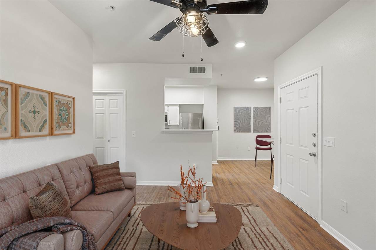 2320 Gracy Farms Ln - Photo 1