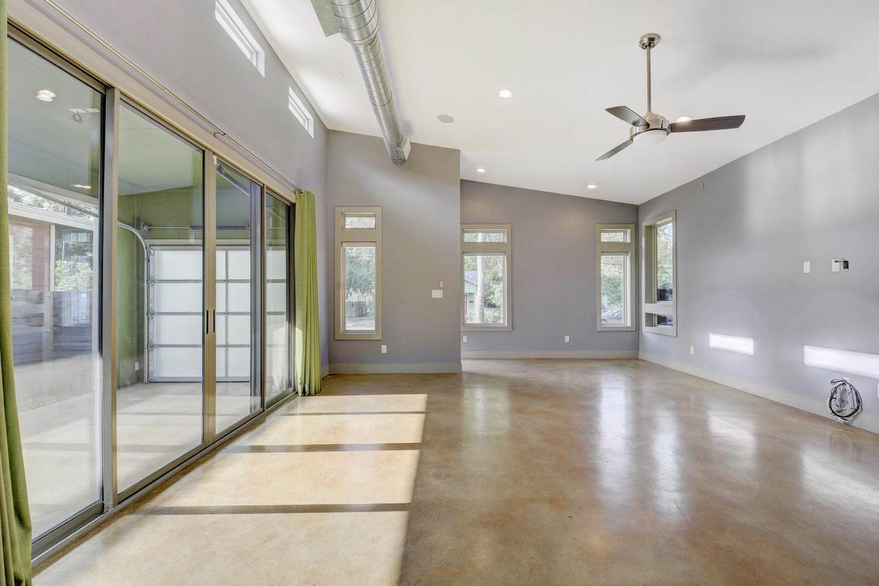 936 50th St - Photo 1