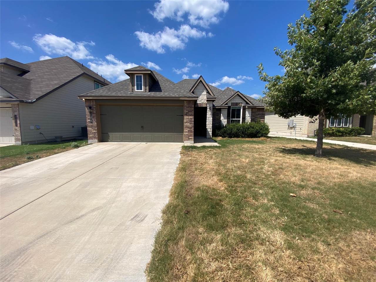 806 Hollyhock Dr - Photo 1