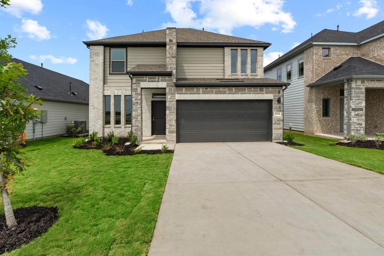 1104 Universal Dr - Photo 1