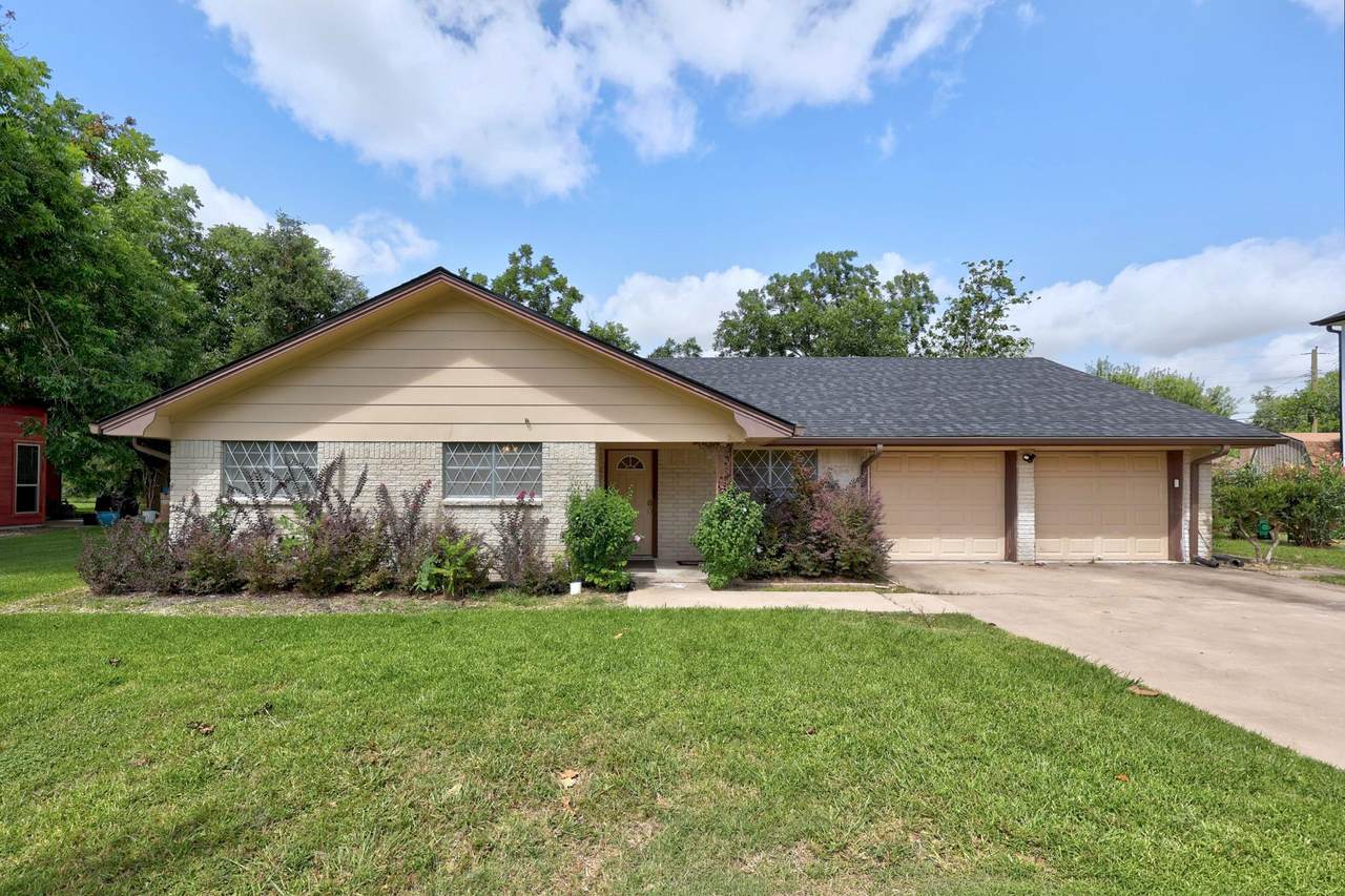 2305 Lathan Ln - Photo 1