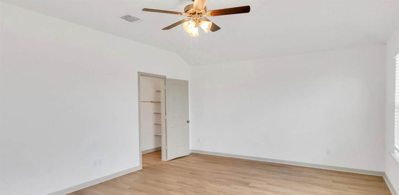 207 Sweetwater Creek Ln - Photo 1