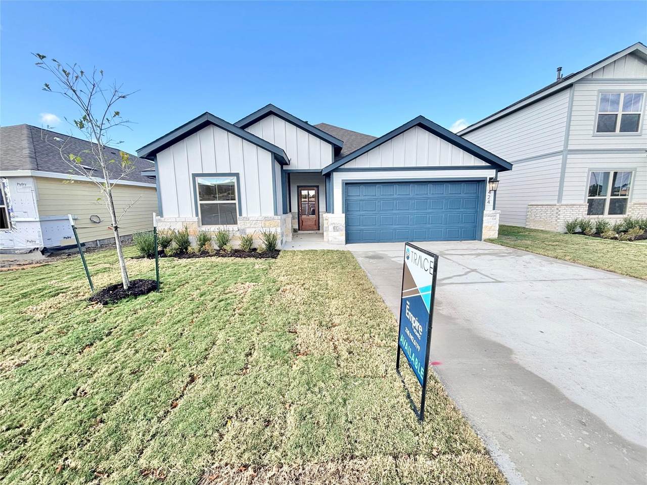 424 Salamander St - Photo 1