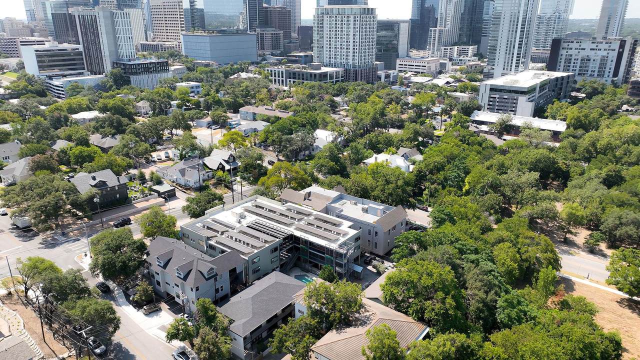 904 West Ave - Photo 1