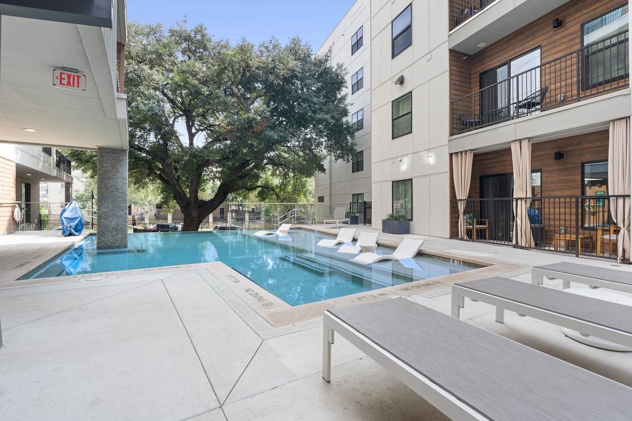 2500 Longview St - Photo 1