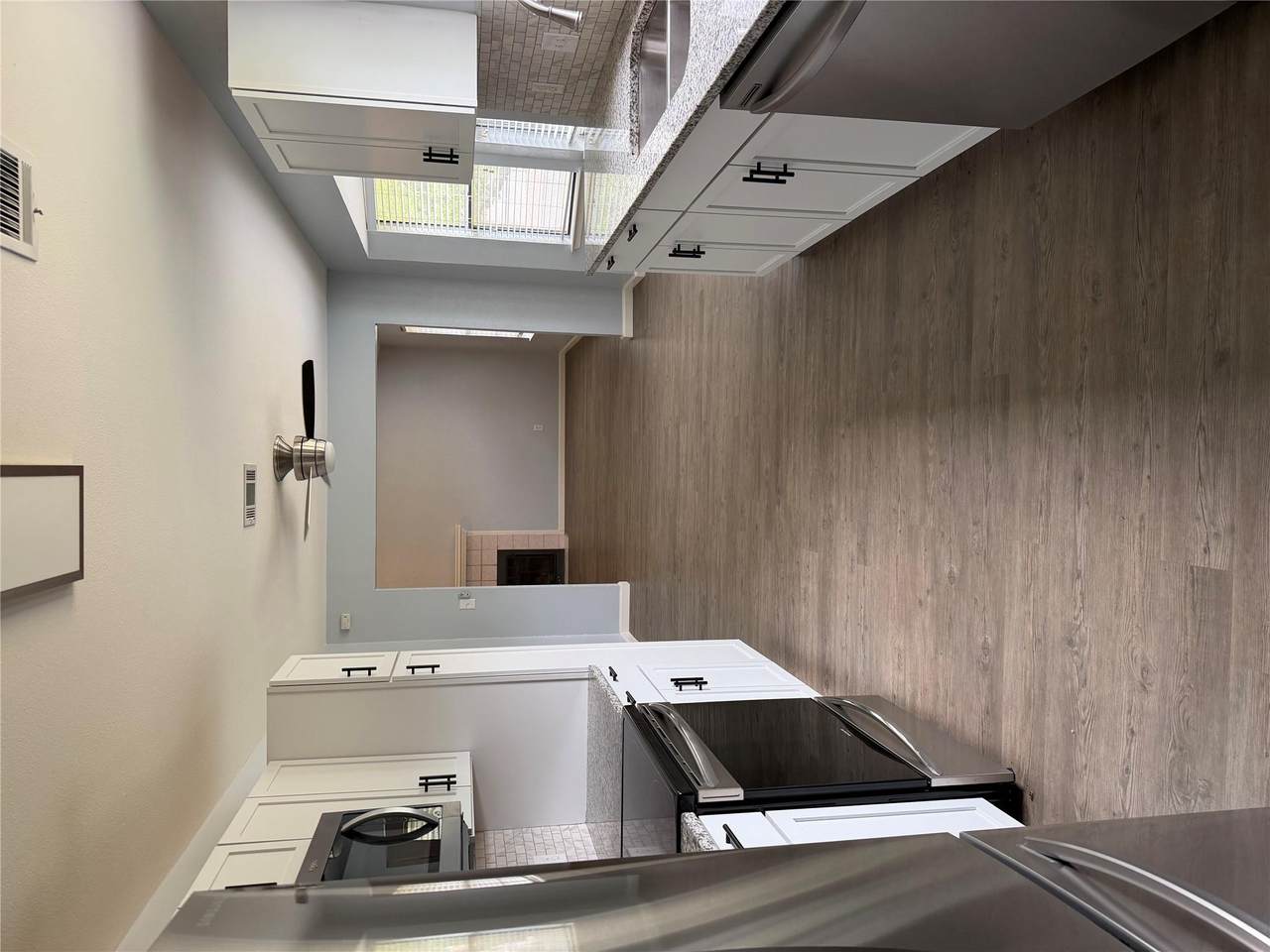 1018 Wessex Way - Photo 1