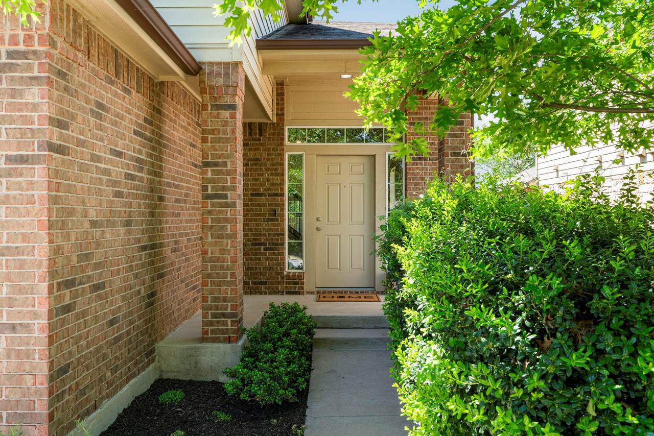 2217 Nestlewood Dr - Photo 1