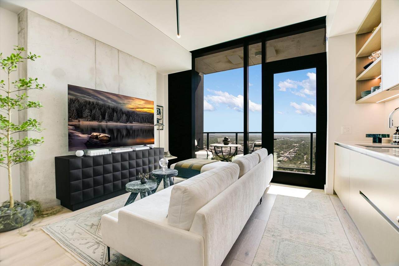 610 Davis St - Photo 1