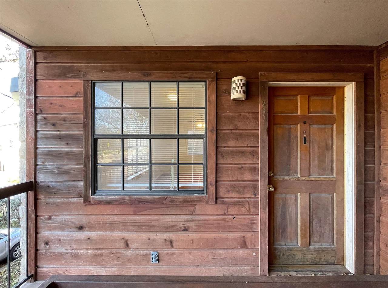 1903 20th St - Photo 1