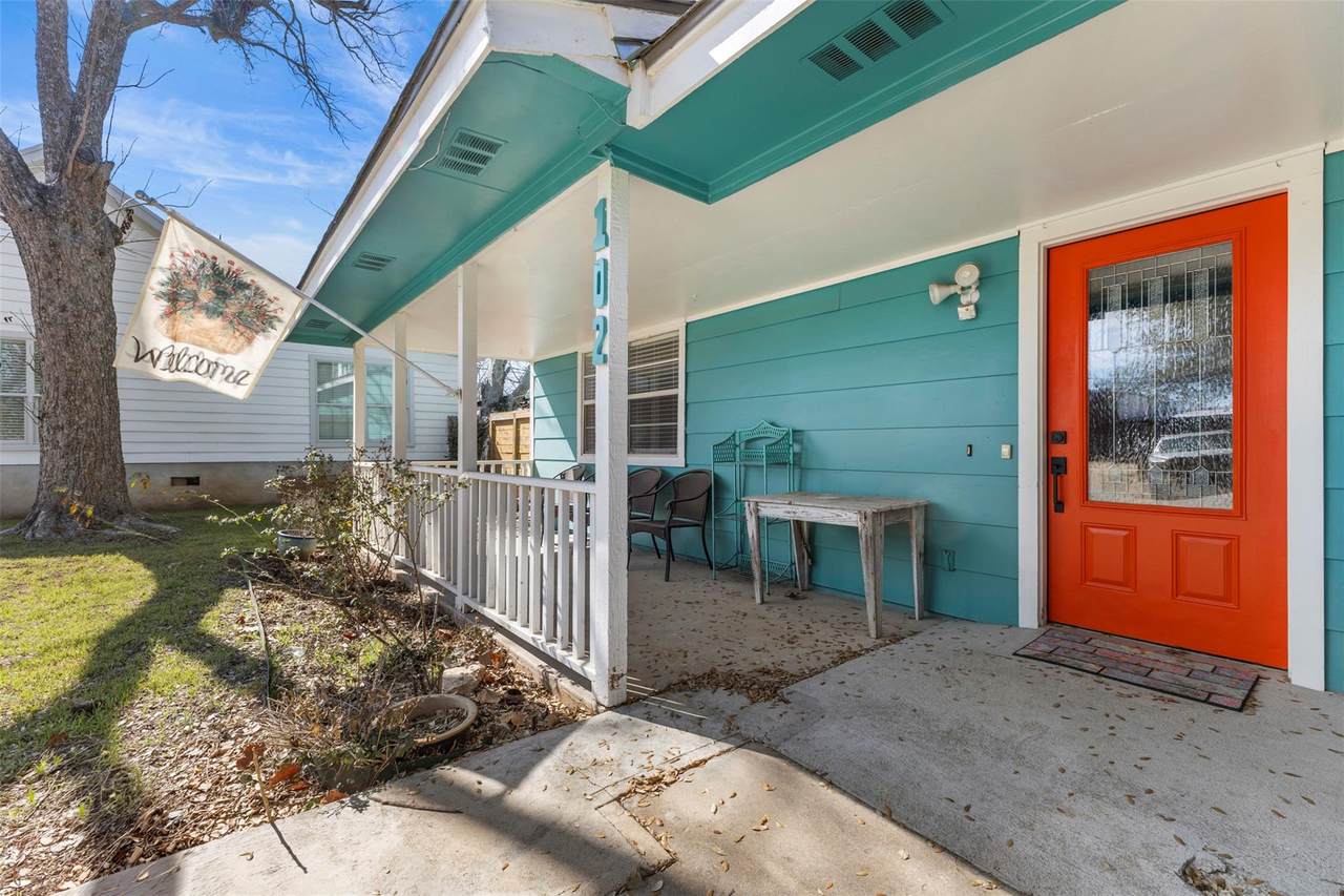 102 Austin St - Photo 1