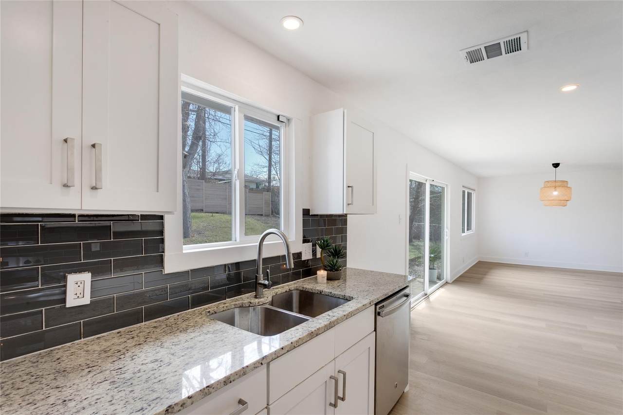 4715 Carsonhill Dr - Photo 1