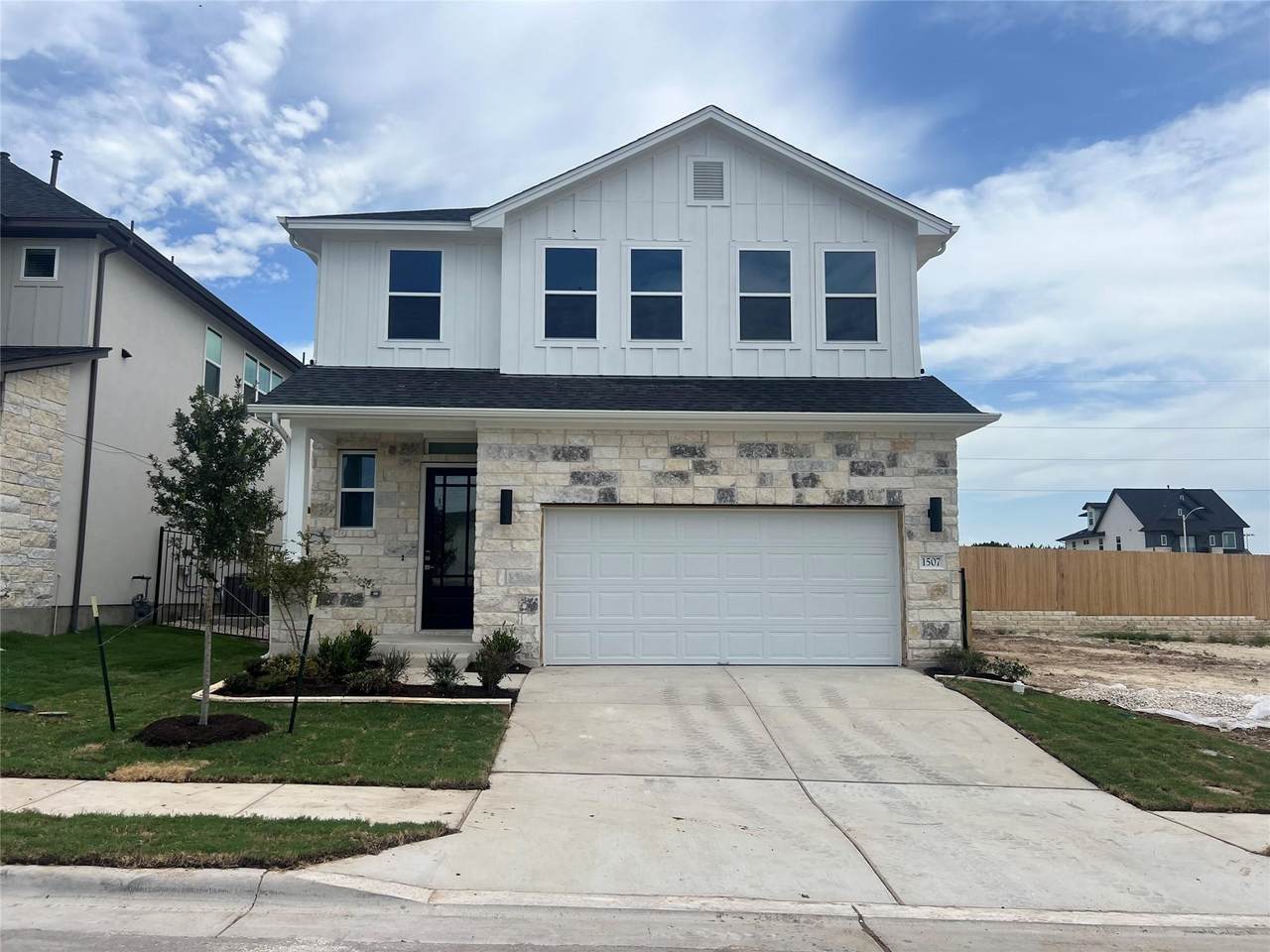 1507 Corsac Way - Photo 1