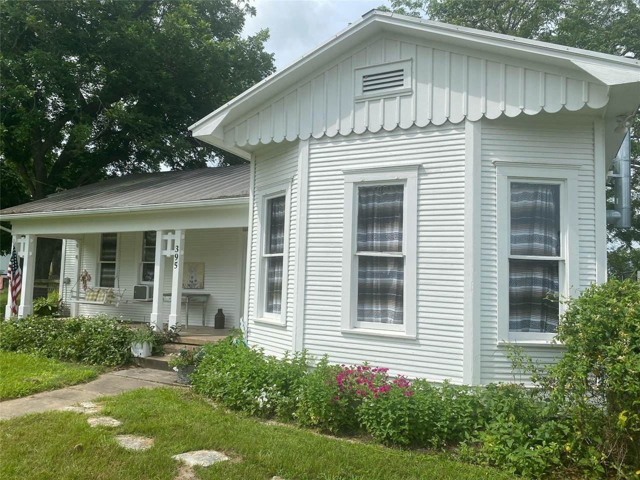 395 Centennial St - Photo 1
