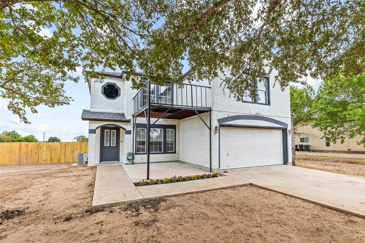 3000 Ridgemont Ln - Photo 1