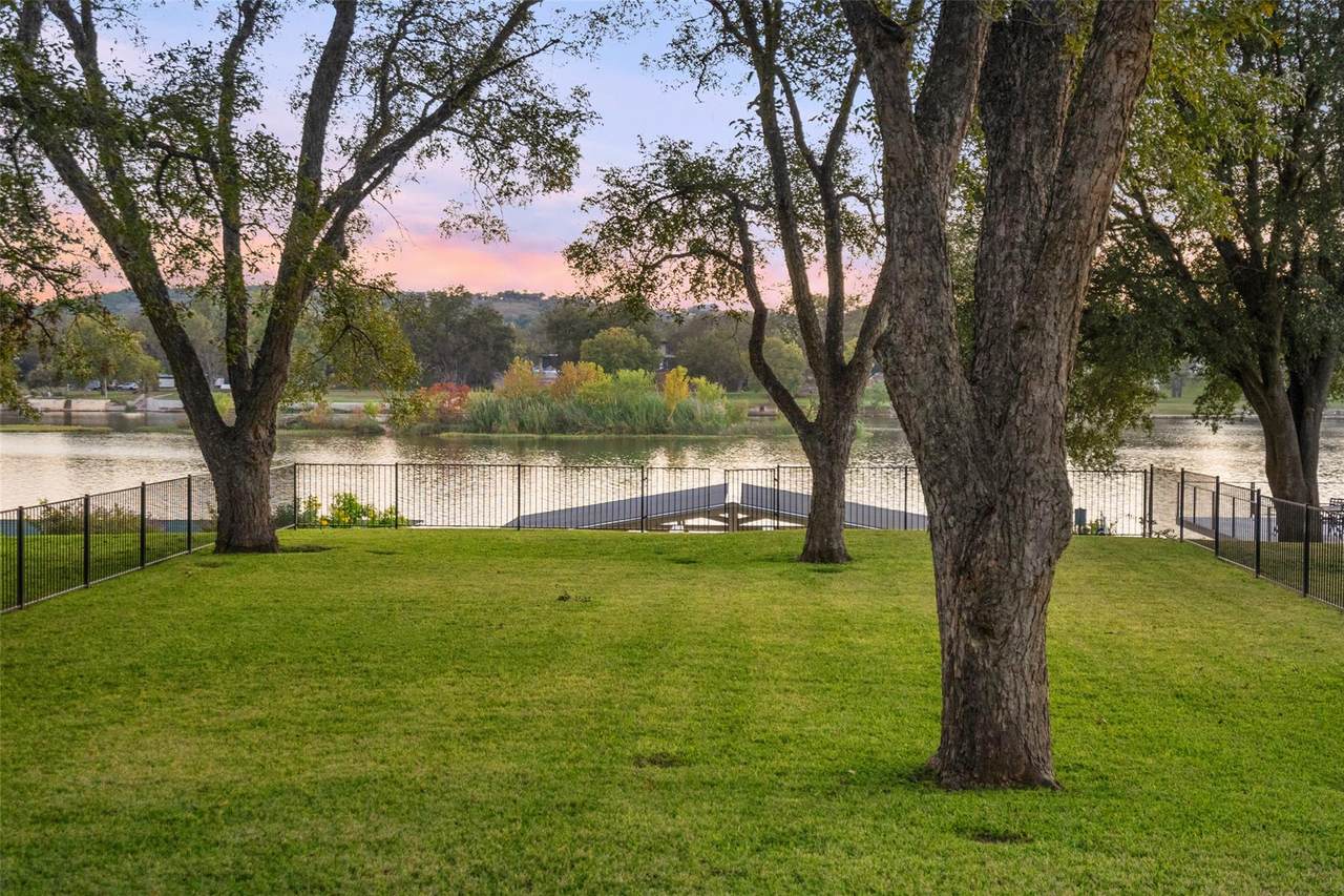 327 Meadowlakes Dr - Photo 1