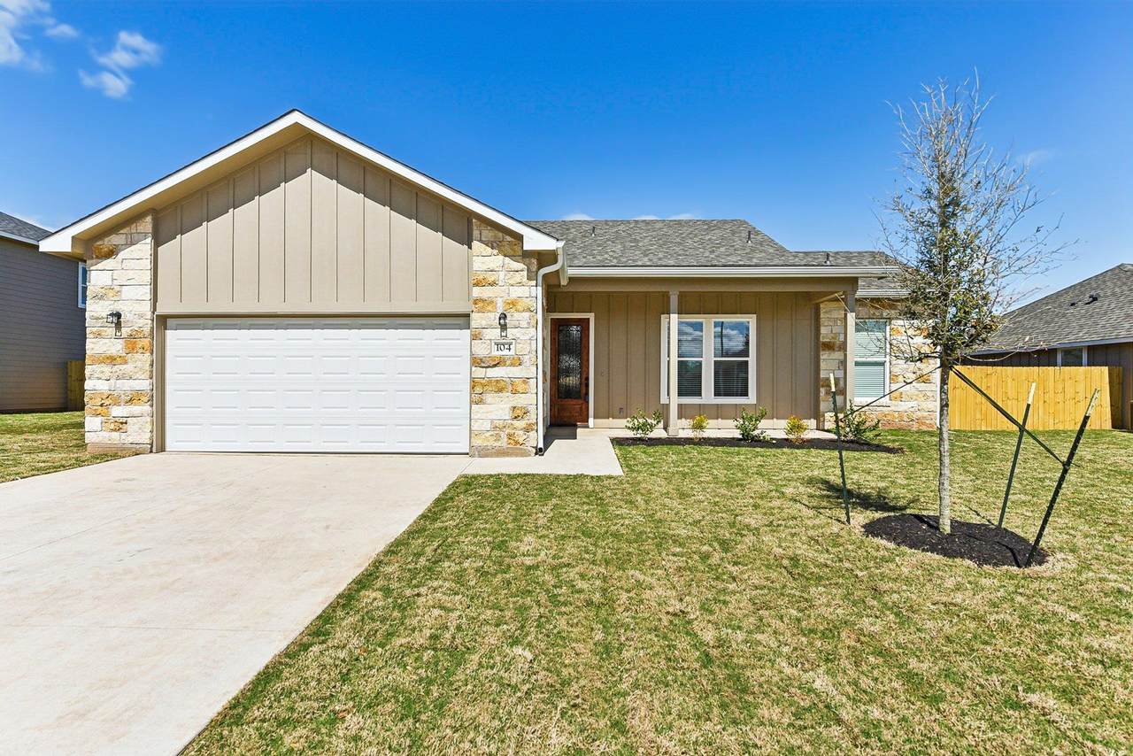 104 Callie St - Photo 1