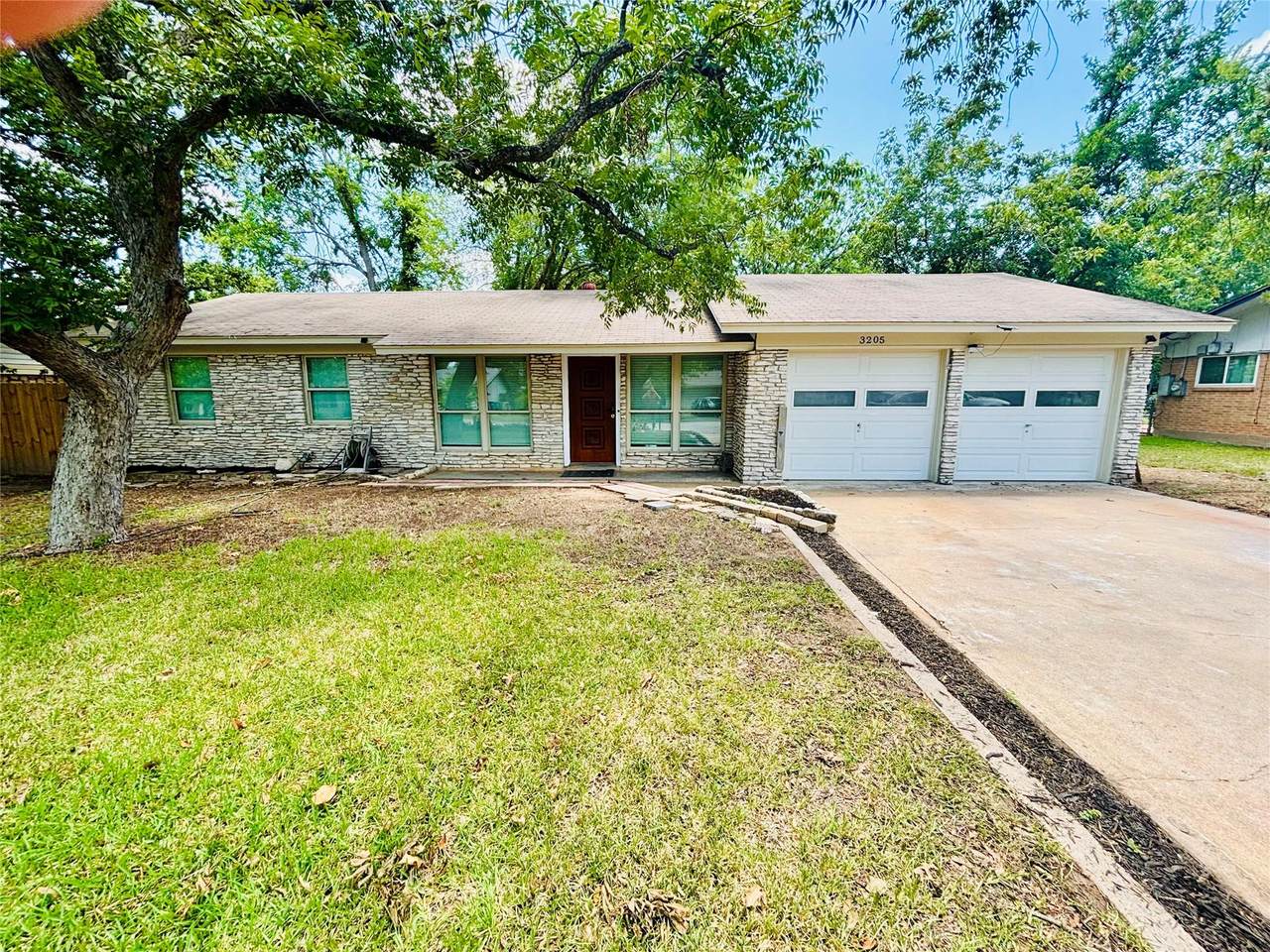 3205 Whites Dr - Photo 1