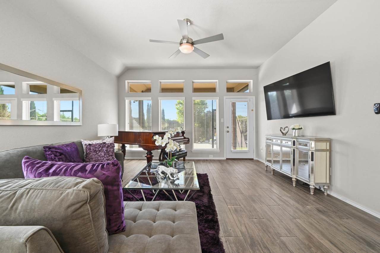 373 Lacey Oak Loop - Photo 1