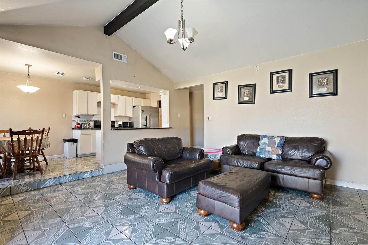 1712 Pine Knoll Dr - Photo 1