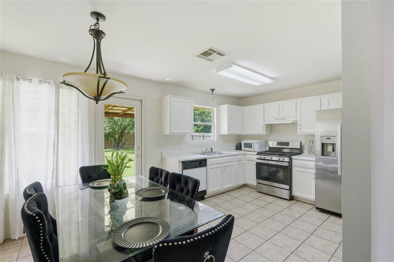 310 Raintree Dr - Photo 1