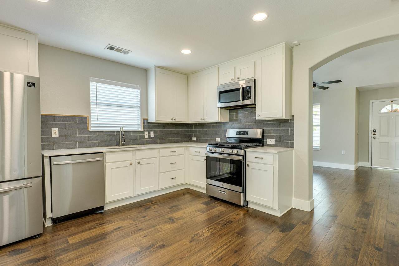 5900 Pinon Vista Dr - Photo 1