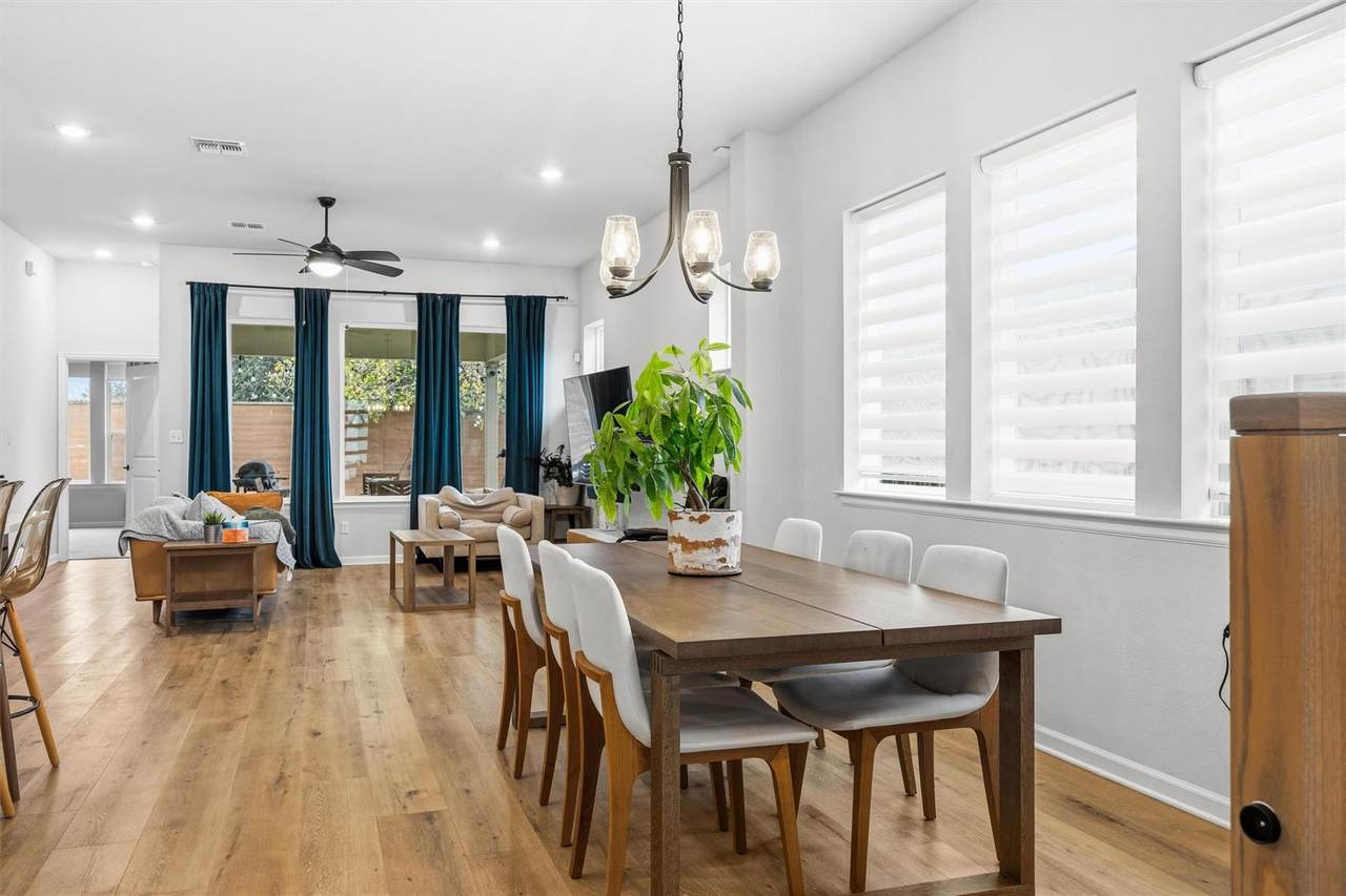 120 Monterey Oak Trl - Photo 1