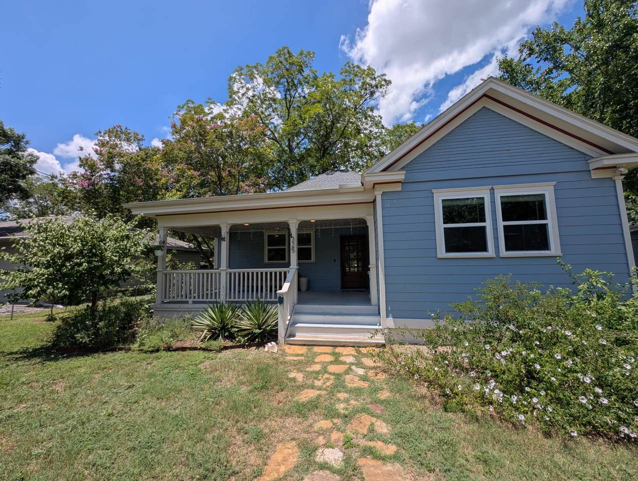 325 Frio St - Photo 1