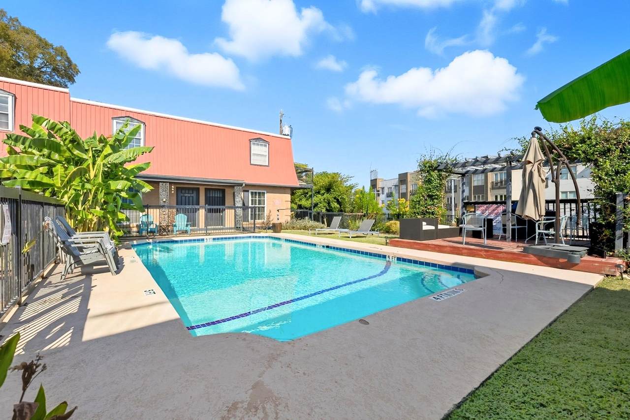 900 Lamar Blvd - Photo 1