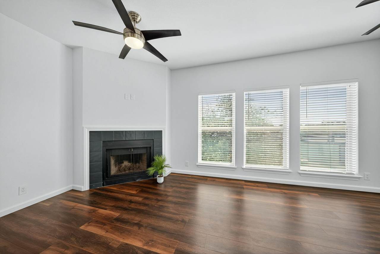 2414 Longview St - Photo 1