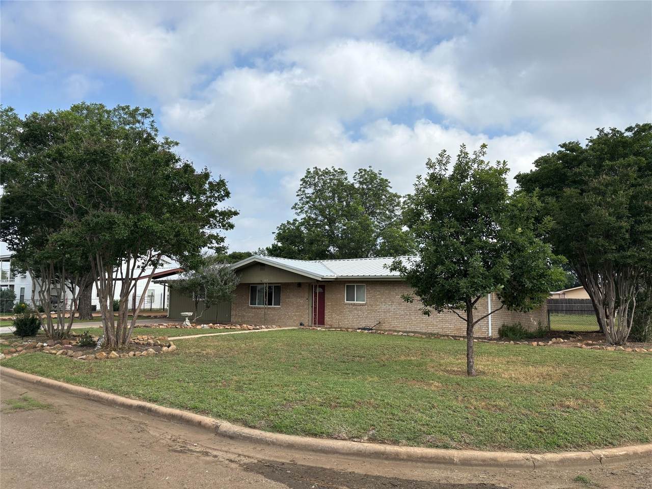 1309 Brown St - Photo 1