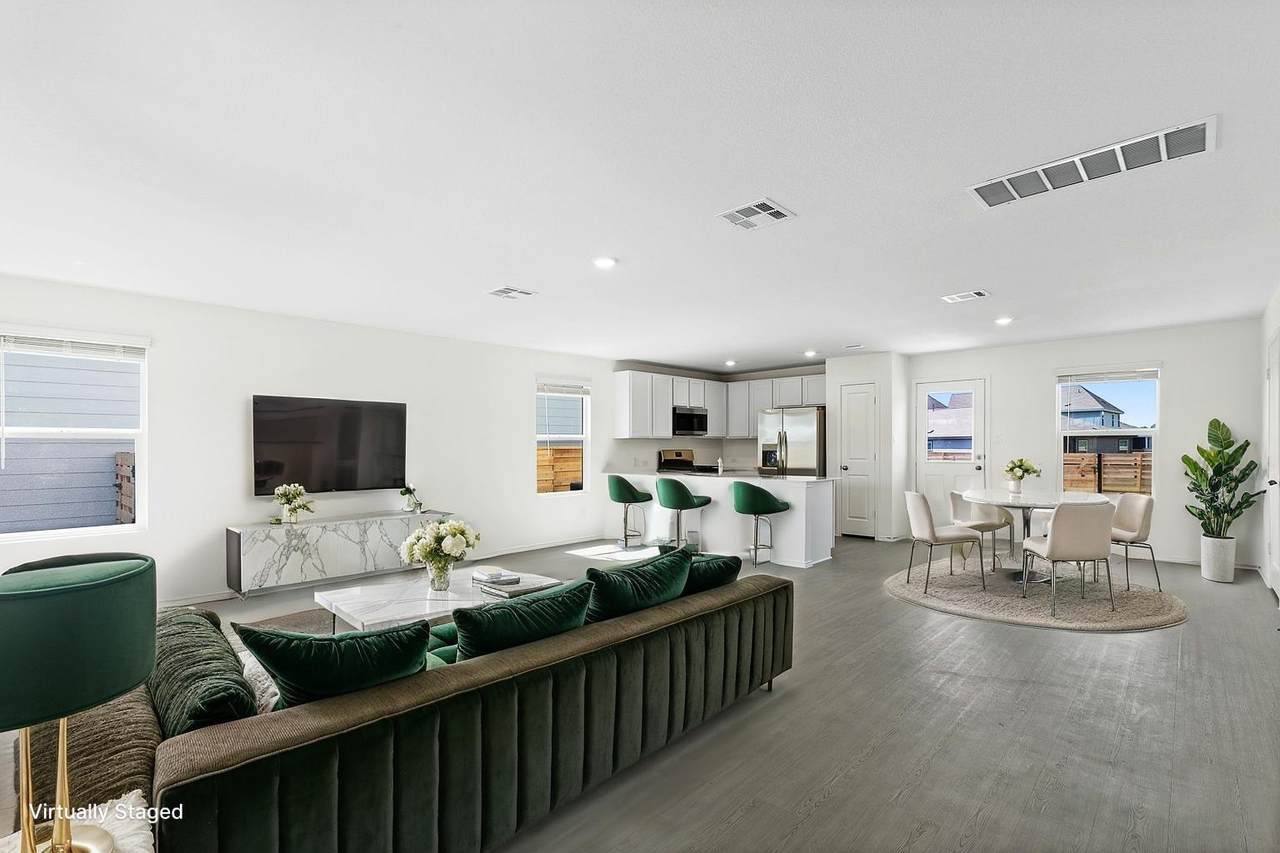 331 Bugbee - Photo 1