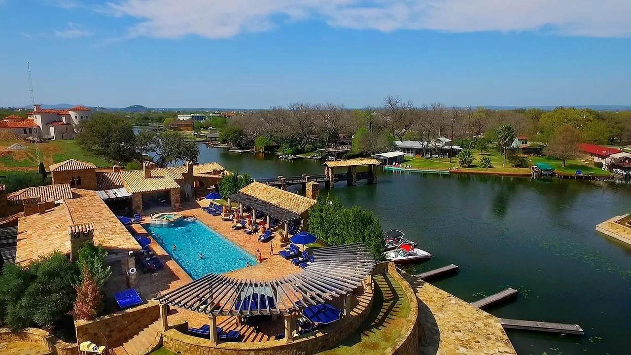 https://bt-photos.global.ssl.fastly.net/austin/1280_boomver_3_1070940-2.jpg