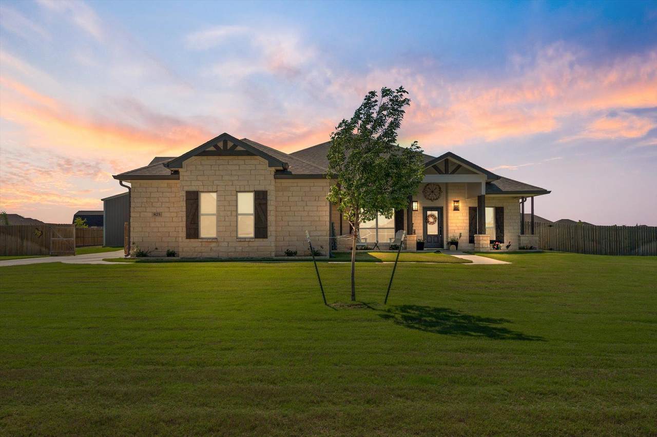 825 Niki Dr - Photo 1