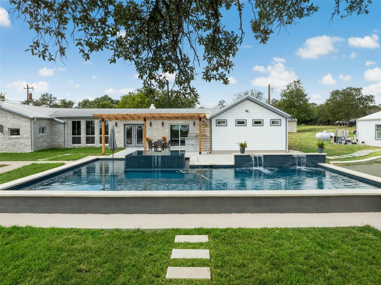 14300 Summit View Dr - Photo 1