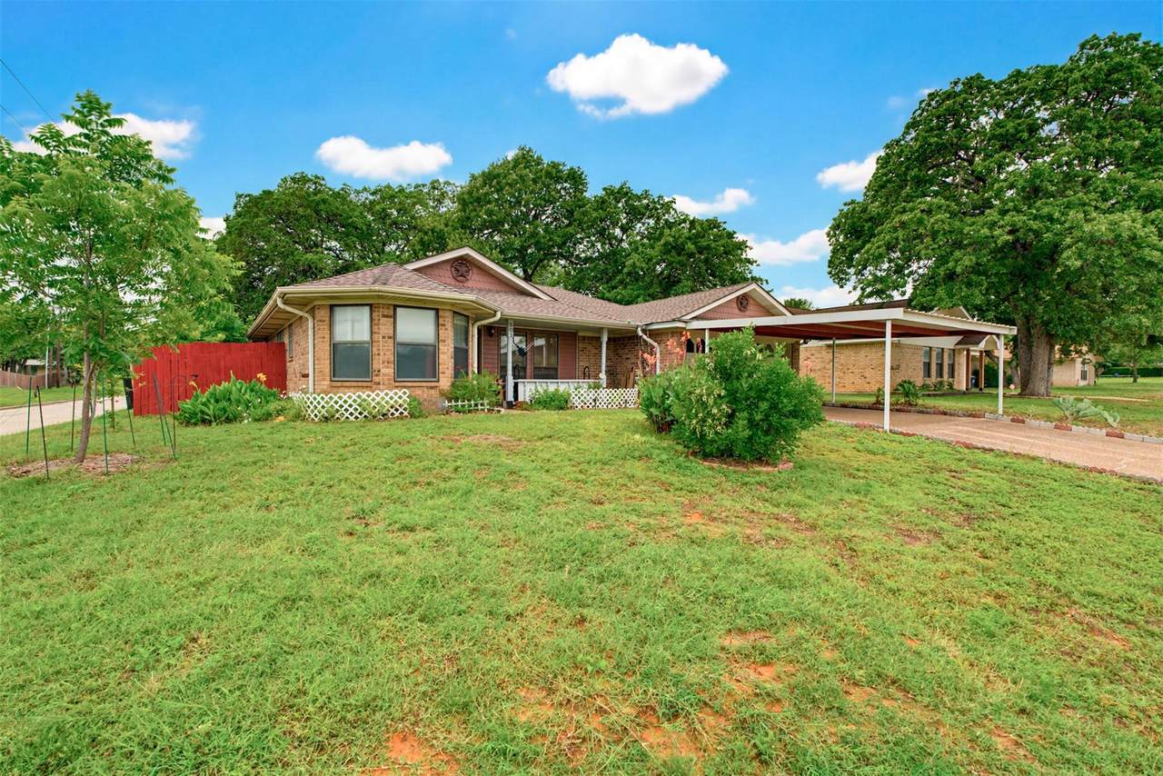 501 Meadow Dr - Photo 1