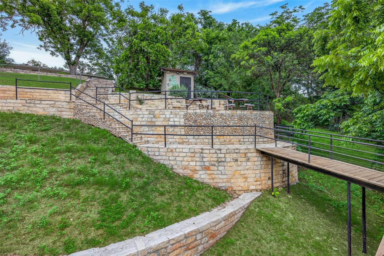 https://bt-photos.global.ssl.fastly.net/austin/1280_boomver_2_3383226-2.jpg